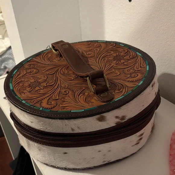 Round Leather and Cowhide Jewelry Case - Picture 3 of 7